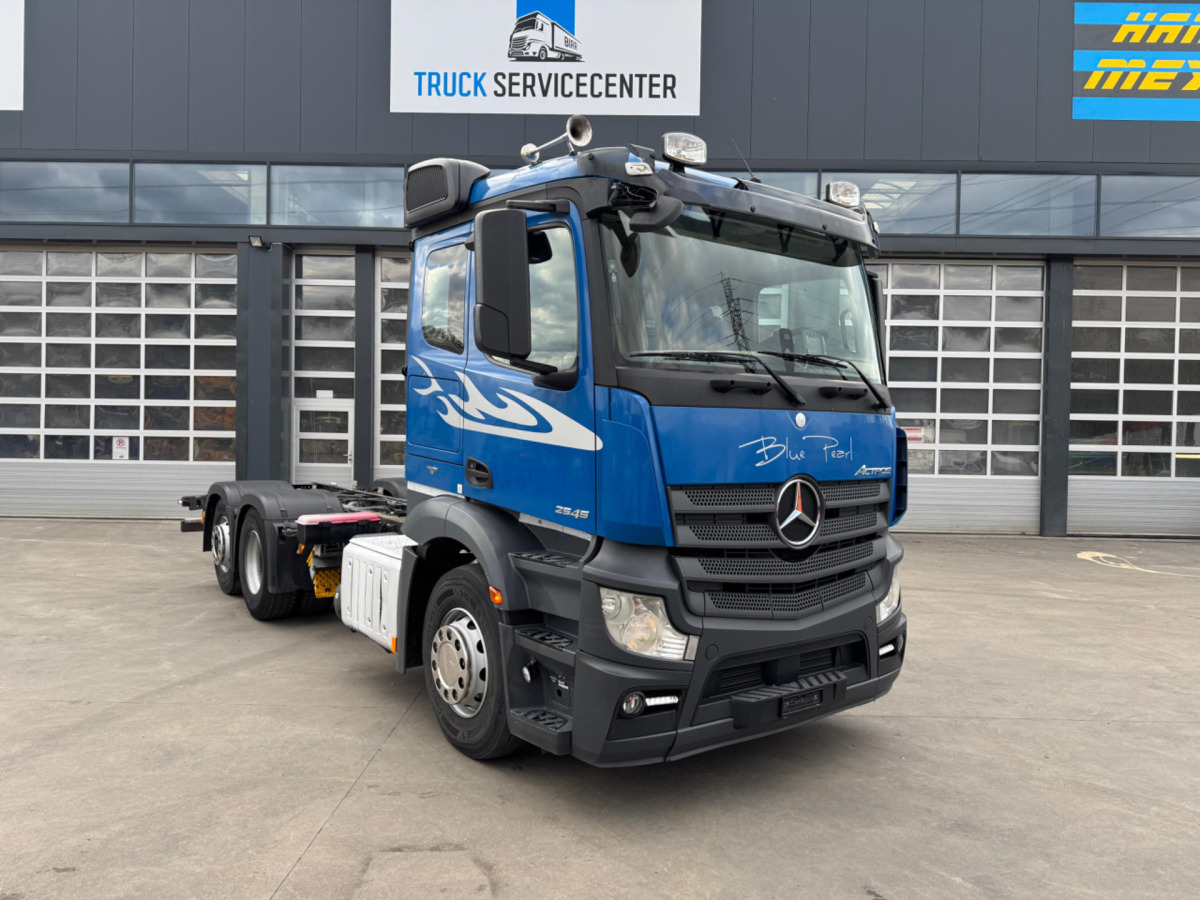 MERCEDES Actros 2545 6x2 - Kamion sa golom šasijom i zatvorenom kabinom: slika 3 MERCEDES Actros 2545 6x2 - Kamion sa golom šasijom i zatvorenom kabinom: slika 3