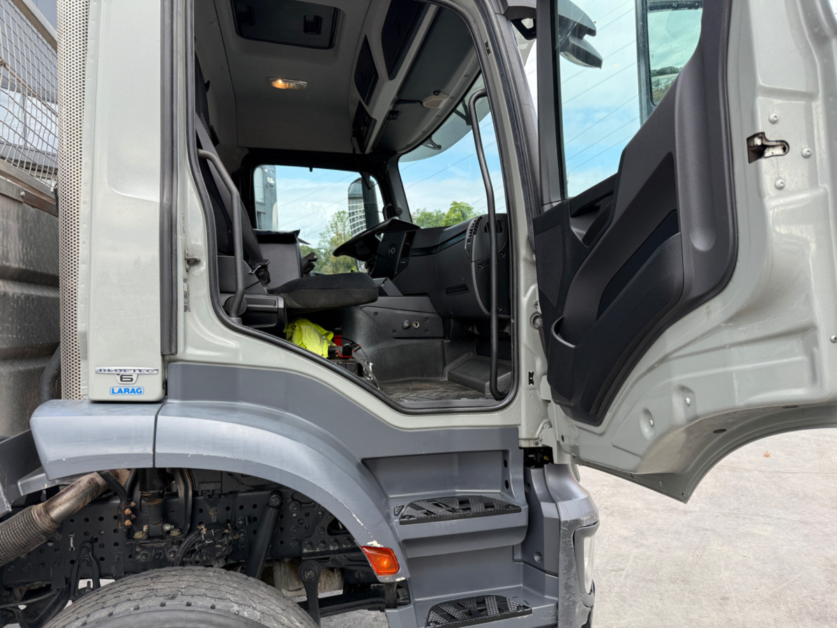 MERCEDES Arocs 1830 4x2 UT GIGANT 18T - Kamion za utovaranje kontejnera: slika 4 MERCEDES Arocs 1830 4x2 UT GIGANT 18T - Kamion za utovaranje kontejnera: slika 4