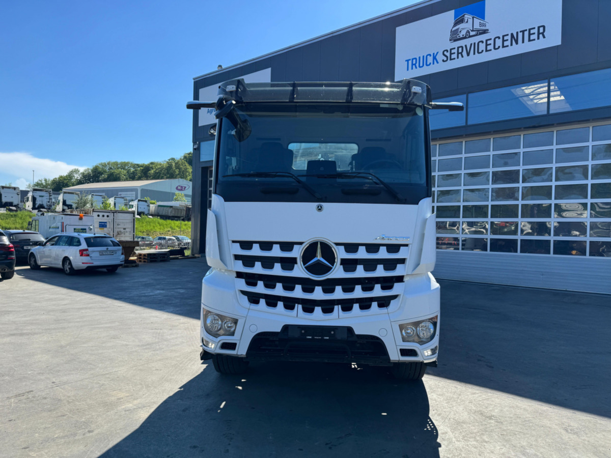 MERCEDES Arocs 3251 8x4 - Kamion sa hidrauličnom kukom: slika 2 MERCEDES Arocs 3251 8x4 - Kamion sa hidrauličnom kukom: slika 2