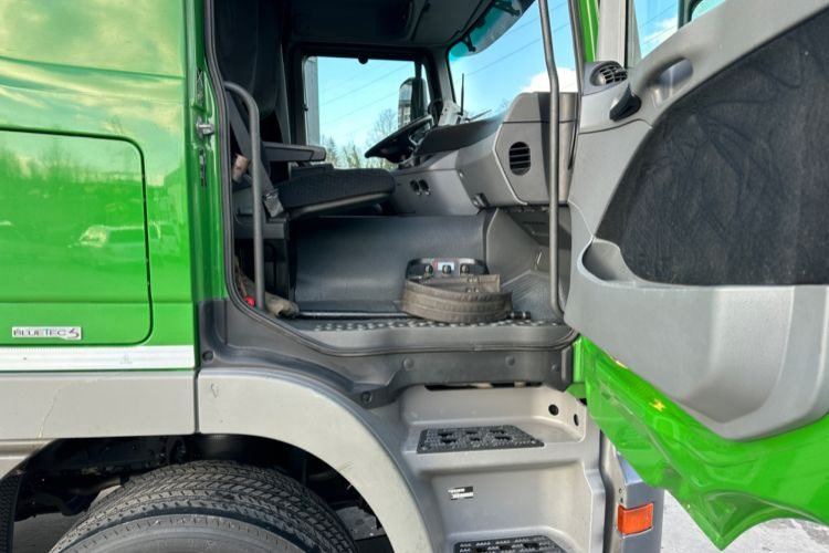 Mercedes-Benz 2551 V8 6x2 Fassi 185-5 Bj.2020 - Istovarivač, Kamion sa dizalicom: slika 4 Mercedes-Benz 2551 V8 6x2 Fassi 185-5 Bj.2020 - Istovarivač, Kamion sa dizalicom: slika 4