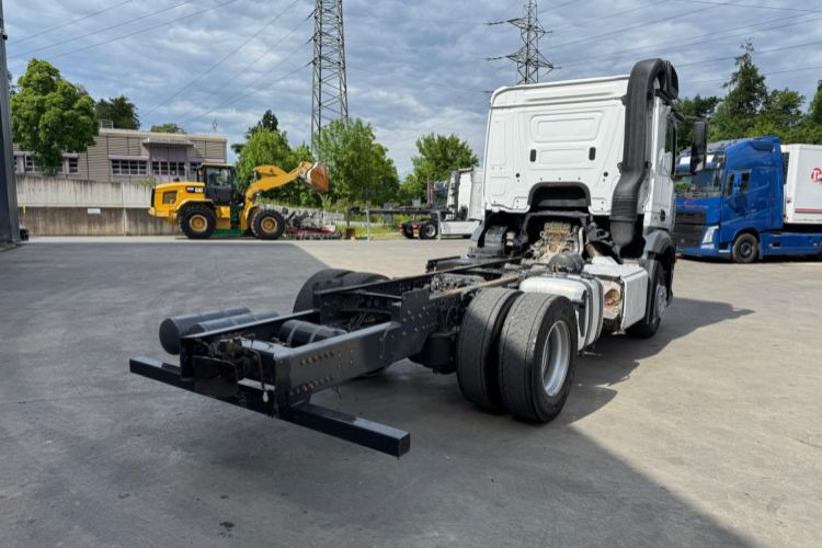 Mercedes-Benz Antos 1851 4x2 - Kamion sa golom šasijom i zatvorenom kabinom: slika 5 Mercedes-Benz Antos 1851 4x2 - Kamion sa golom šasijom i zatvorenom kabinom: slika 5