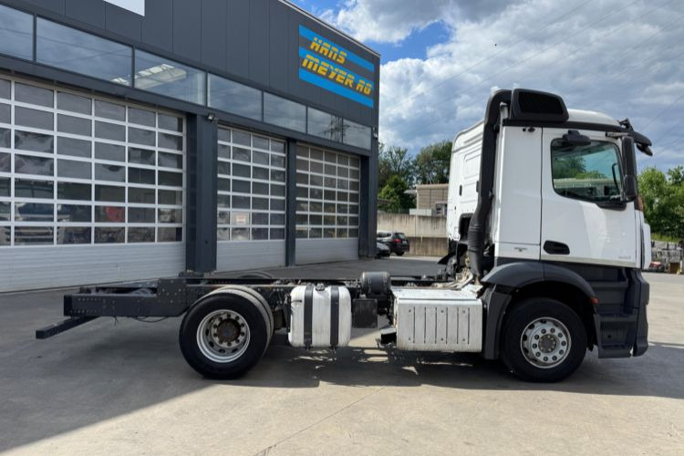 Mercedes-Benz Antos 1851 4x2 - Kamion sa golom šasijom i zatvorenom kabinom: slika 4 Mercedes-Benz Antos 1851 4x2 - Kamion sa golom šasijom i zatvorenom kabinom: slika 4