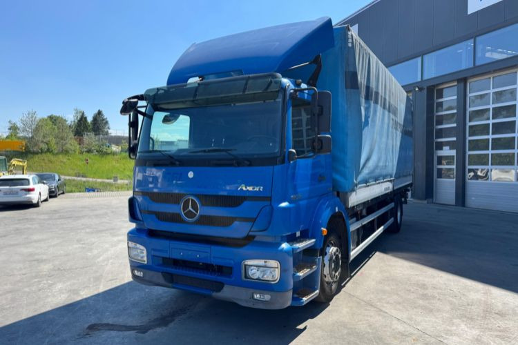 Mercedes-Benz Axor 1833 4x2 - Kamion sa ceradom: slika 1 Mercedes-Benz Axor 1833 4x2 - Kamion sa ceradom: slika 1