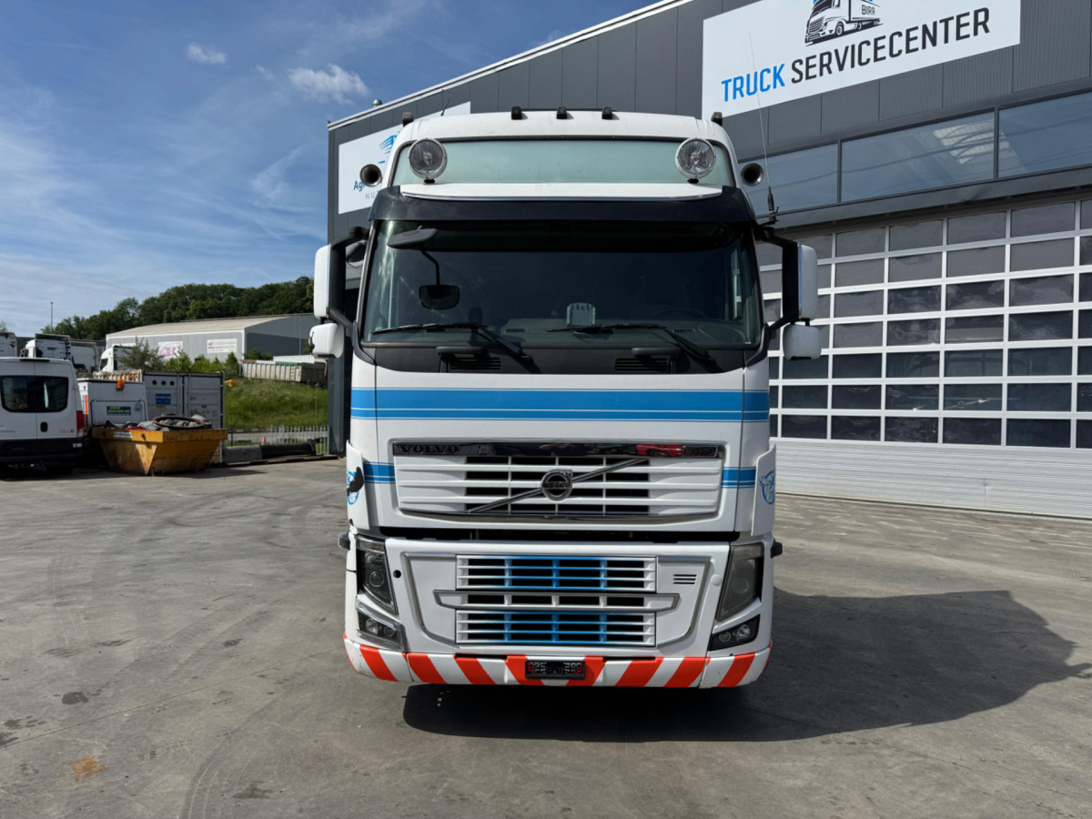 VOLVO FH16-750 6x2 - Tegljač: slika 2 VOLVO FH16-750 6x2 - Tegljač: slika 2