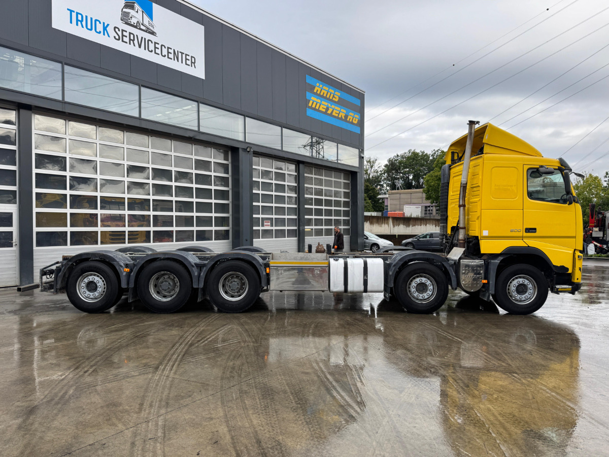 VOLVO FH-500 10x4 - Kamion sa golom šasijom i zatvorenom kabinom: slika 4 VOLVO FH-500 10x4 - Kamion sa golom šasijom i zatvorenom kabinom: slika 4