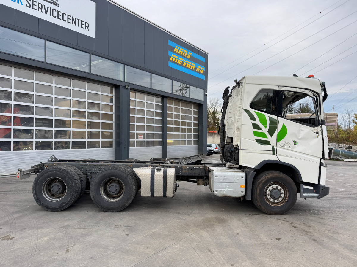 VOLVO FH16-650 6x6 X-Track Unfall - Kamion sa golom šasijom i zatvorenom kabinom: slika 4 VOLVO FH16-650 6x6 X-Track Unfall - Kamion sa golom šasijom i zatvorenom kabinom: slika 4