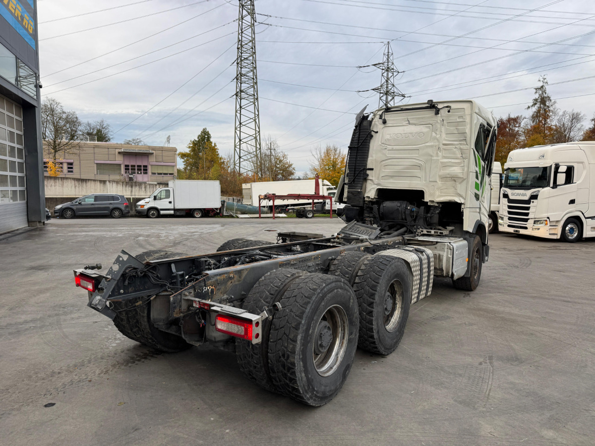 VOLVO FH16-650 6x6 X-Track Unfall - Kamion sa golom šasijom i zatvorenom kabinom: slika 5 VOLVO FH16-650 6x6 X-Track Unfall - Kamion sa golom šasijom i zatvorenom kabinom: slika 5