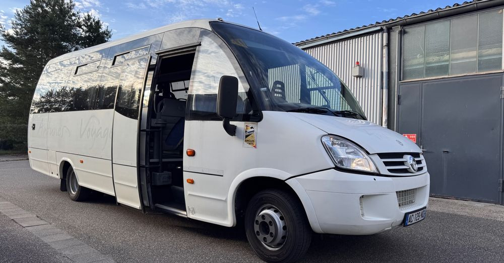 Iveco Wing /34 miejsca /mały przebieg /Cena:109000 zł netto - Minibus, Putnički kombi: slika 1 Iveco Wing /34 miejsca /mały przebieg /Cena:109000 zł netto - Minibus, Putnički kombi: slika 1