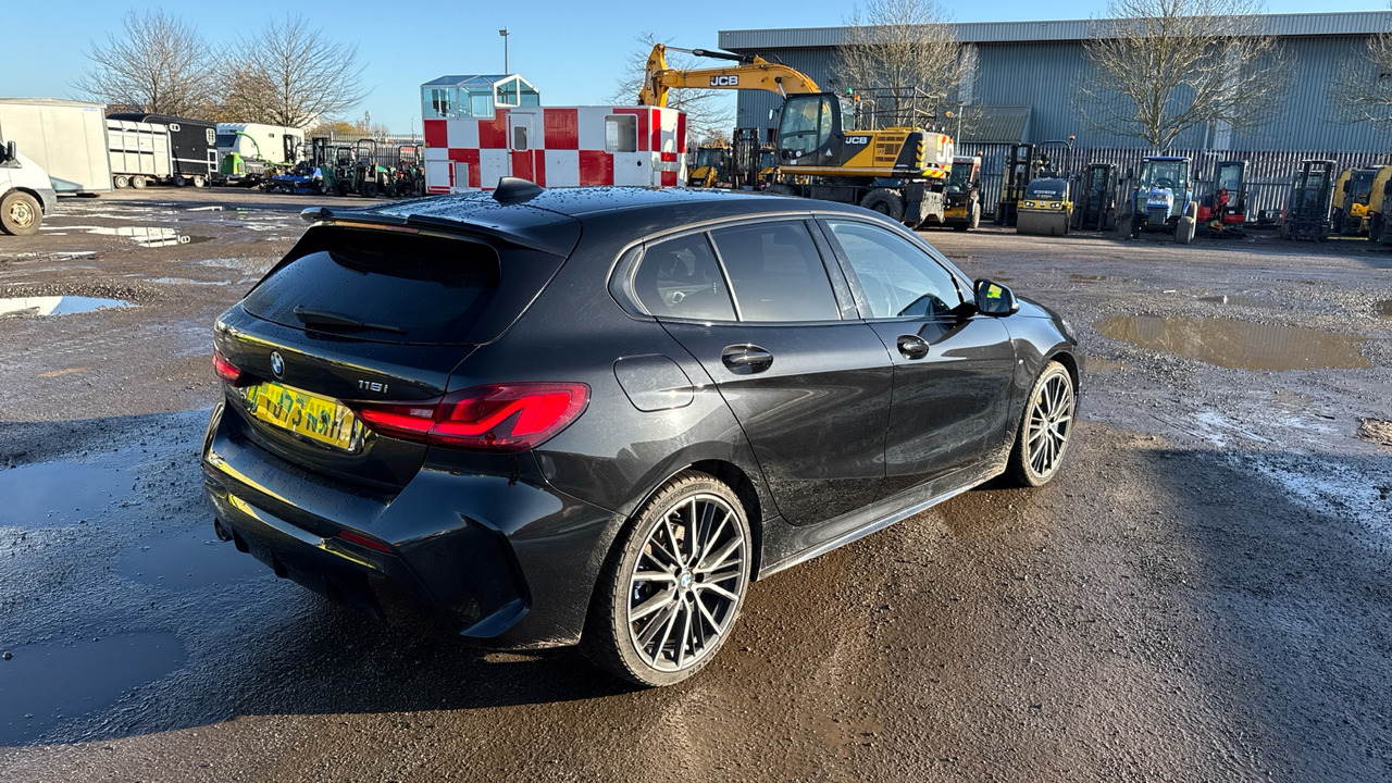 BMW 1 SERIES 118i M Sport - Hečbek: slika 4 BMW 1 SERIES 118i M Sport - Hečbek: slika 4