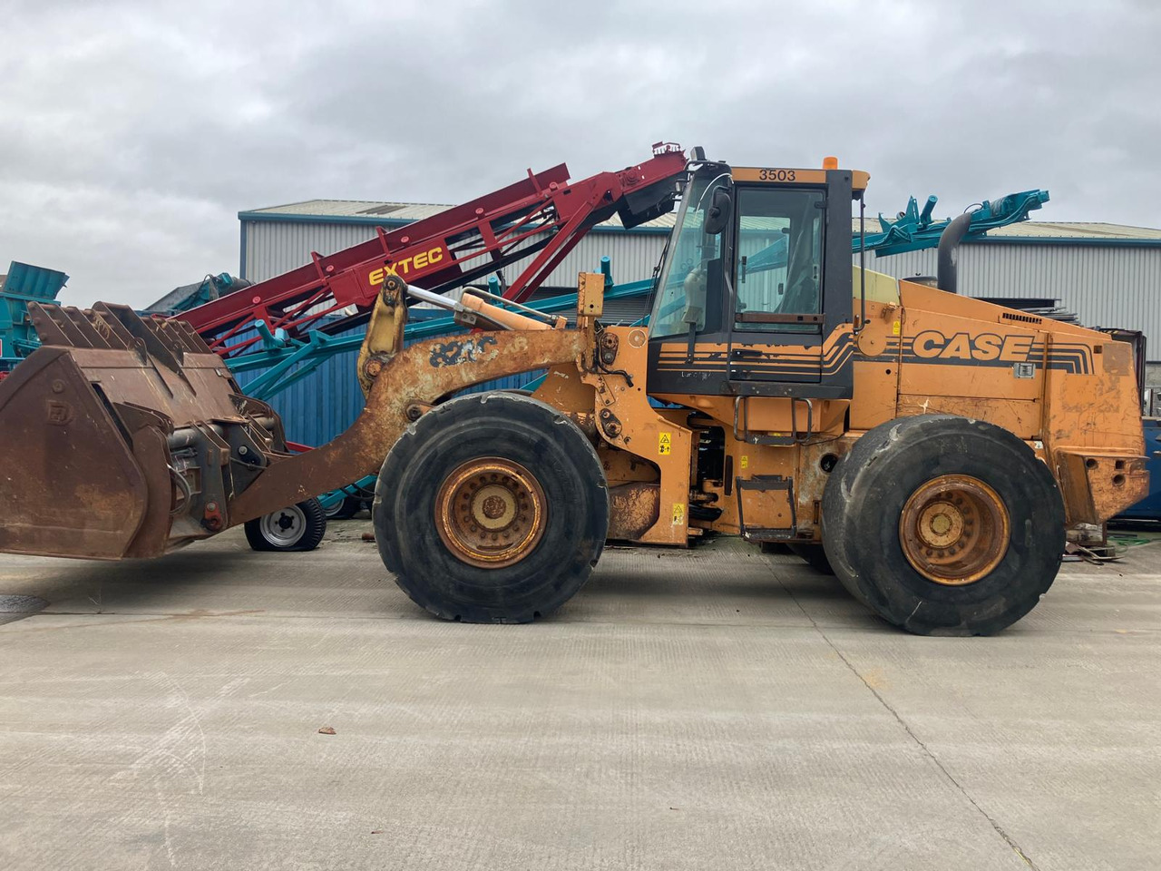 CASE 821C - Utovarivač točkaš: slika 1 CASE 821C - Utovarivač točkaš: slika 1