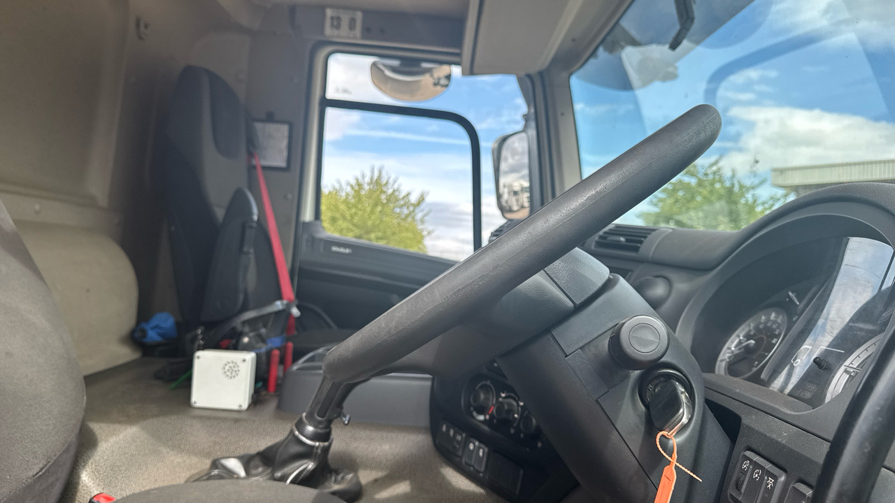 DAF CF 330 - Kamion sa tovarnim sandukom, Kamion sa dizalicom: slika 5 DAF CF 330 - Kamion sa tovarnim sandukom, Kamion sa dizalicom: slika 5