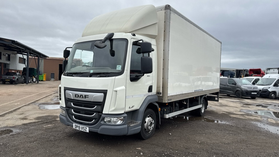 DAF LF 180 EURO 6 7.5 TONNE - Kamion sa zatvorenim sandukom: slika 2 DAF LF 180 EURO 6 7.5 TONNE - Kamion sa zatvorenim sandukom: slika 2