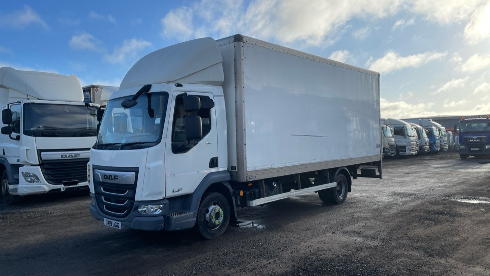 DAF LF 180 - Kamion sa zatvorenim sandukom: slika 2 DAF LF 180 - Kamion sa zatvorenim sandukom: slika 2