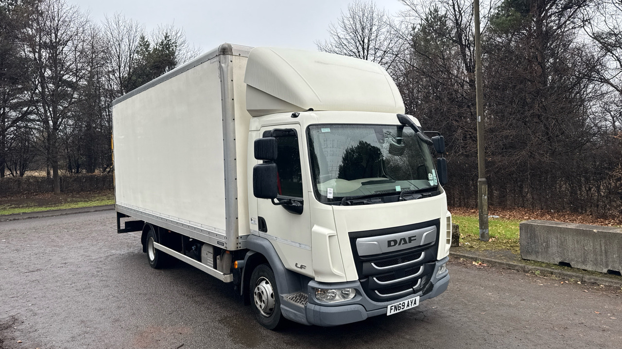 DAF LF 180 - Kamion sa zatvorenim sandukom: slika 1 DAF LF 180 - Kamion sa zatvorenim sandukom: slika 1