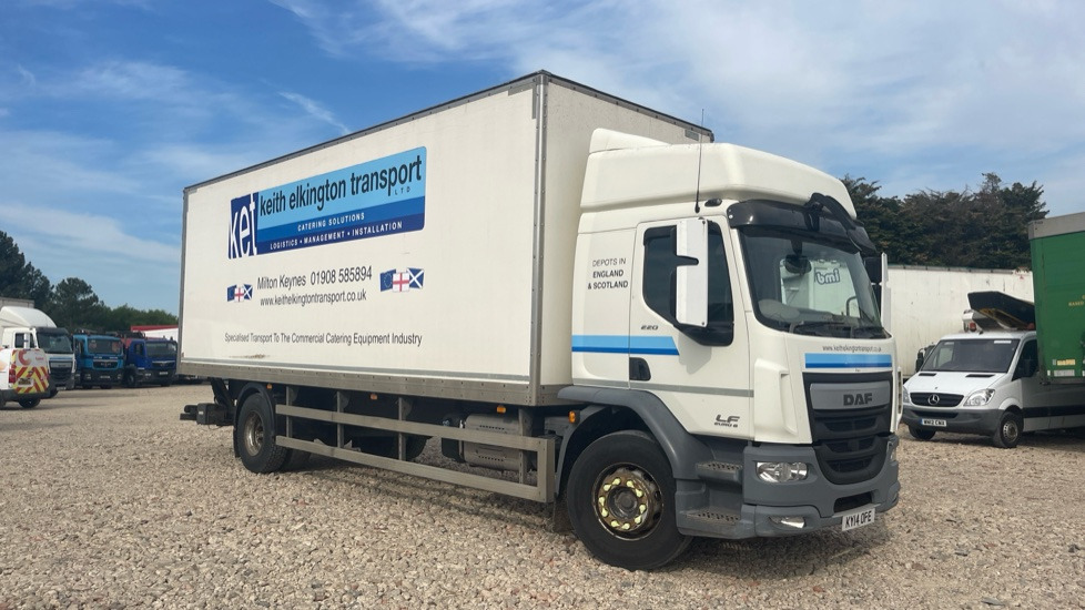DAF LF 220 EURO 6 18 TONNE - Kamion sa zatvorenim sandukom: slika 1 DAF LF 220 EURO 6 18 TONNE - Kamion sa zatvorenim sandukom: slika 1