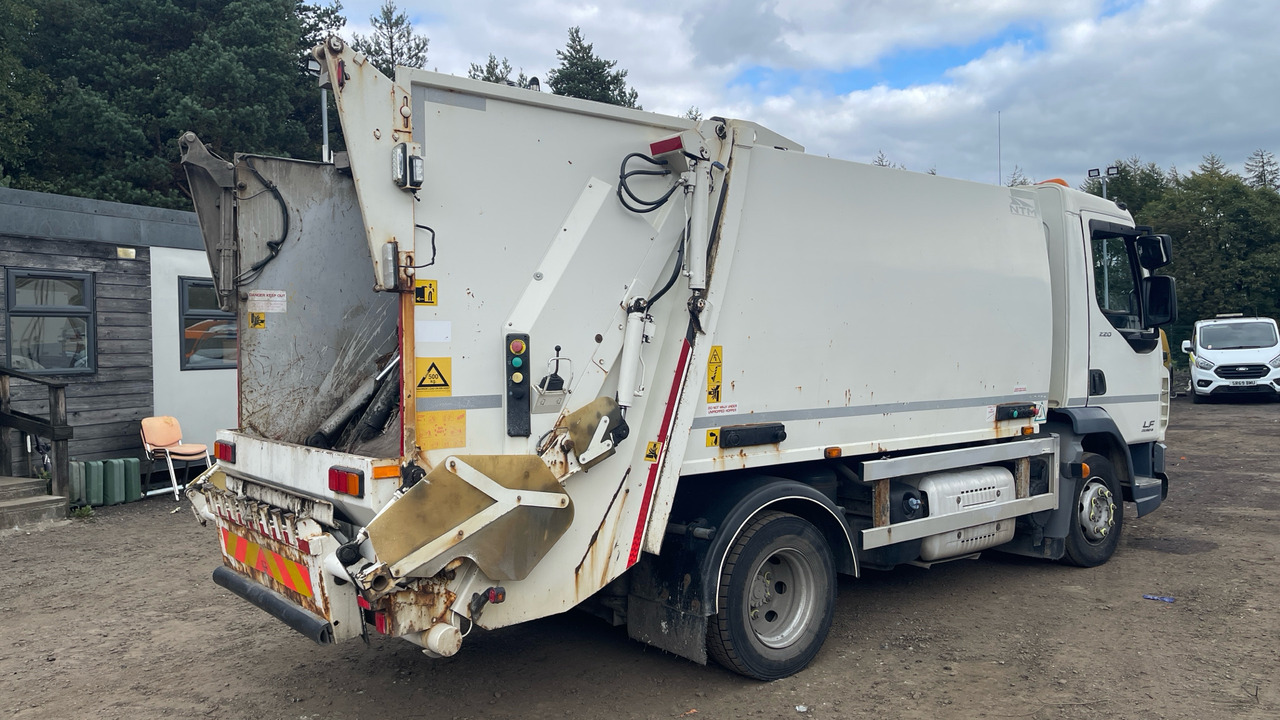 DAF LF 220 - Kamion sa zatvorenim sandukom: slika 4 DAF LF 220 - Kamion sa zatvorenim sandukom: slika 4