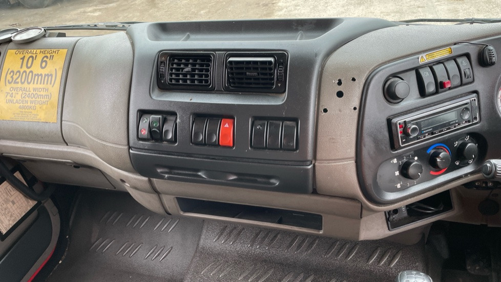 Kamion sa zatvorenim sandukom DAF LF 45.140 7.5 TONNE: slika 7