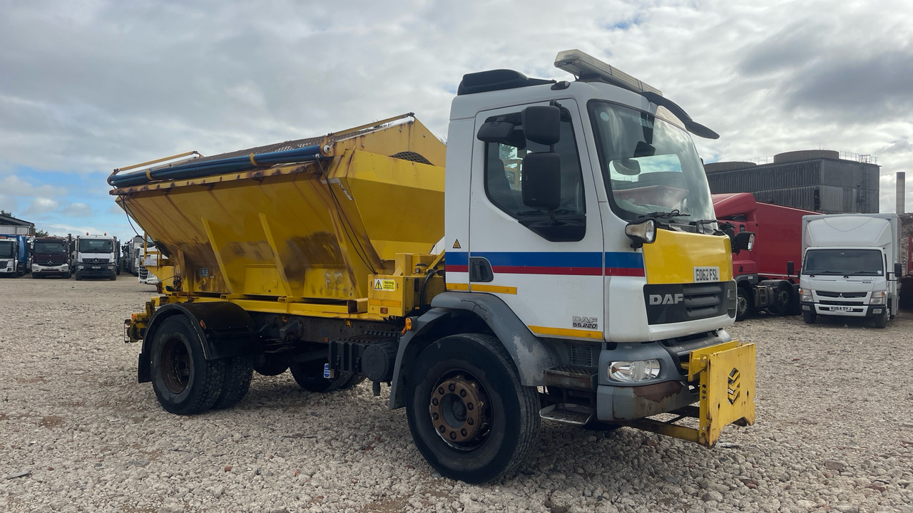DAF LF 55.220 - Vozilo za čišćenje snega: slika 1 DAF LF 55.220 - Vozilo za čišćenje snega: slika 1