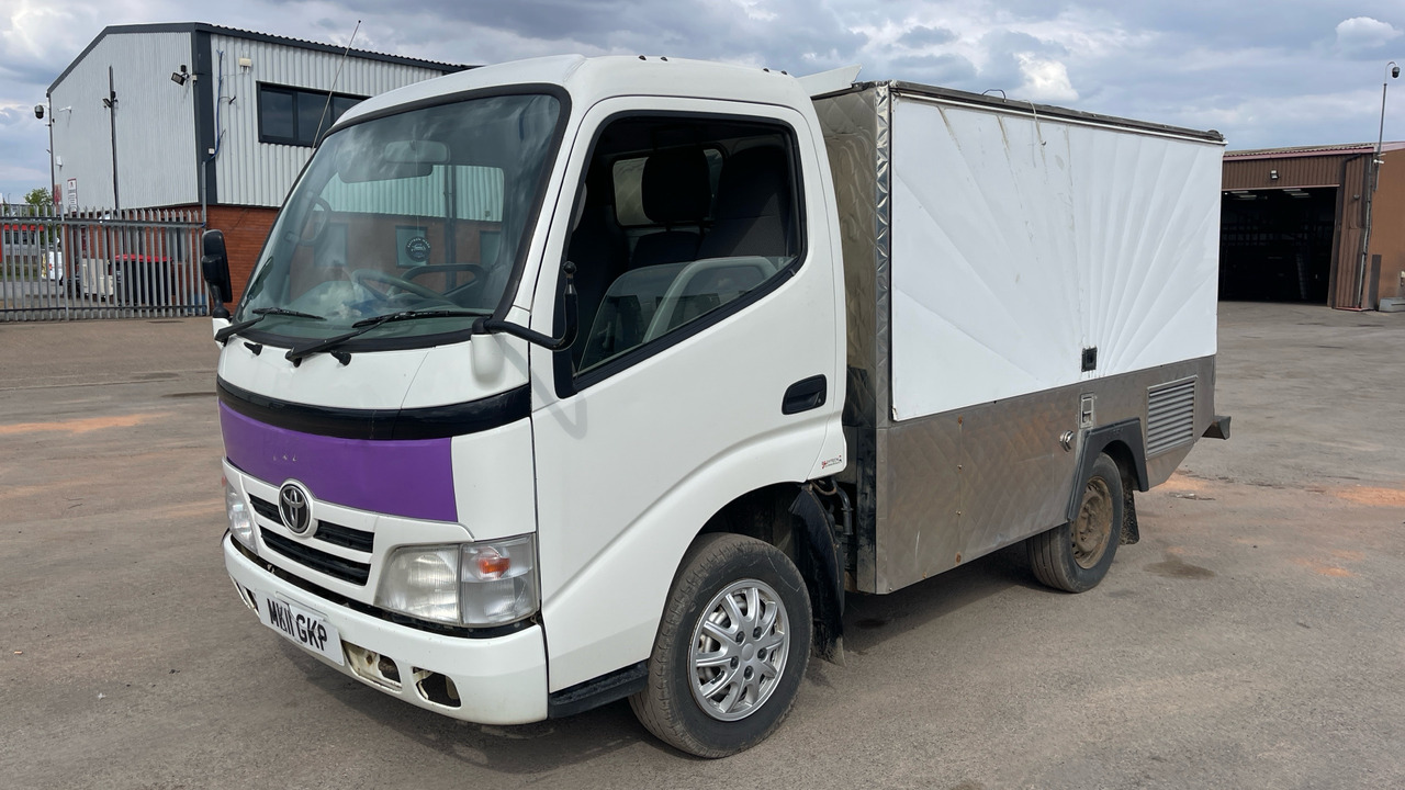 TOYOTA DYNA 300 D-4D 136HP - Druga mašina: slika 2 TOYOTA DYNA 300 D-4D 136HP - Druga mašina: slika 2