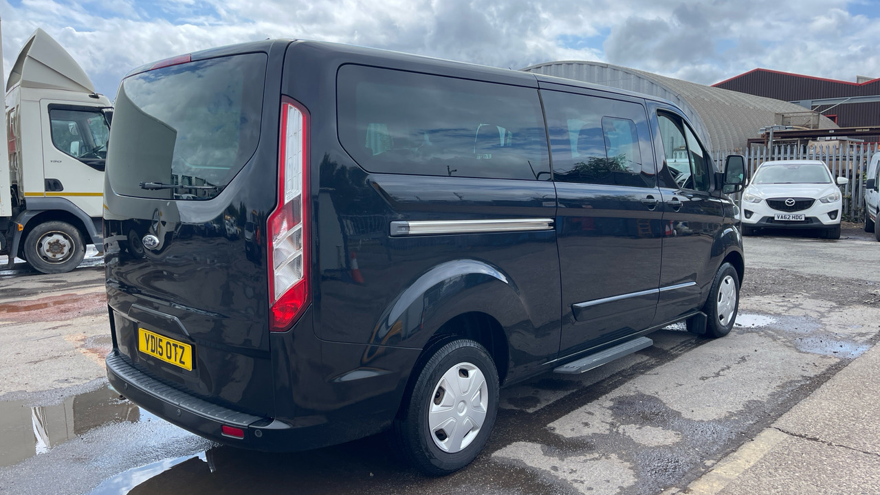 FORD TOURNEO CUSTOM 300 2.2 TDCi 125PS - Minibus, Putnički kombi: slika 4 FORD TOURNEO CUSTOM 300 2.2 TDCi 125PS - Minibus, Putnički kombi: slika 4
