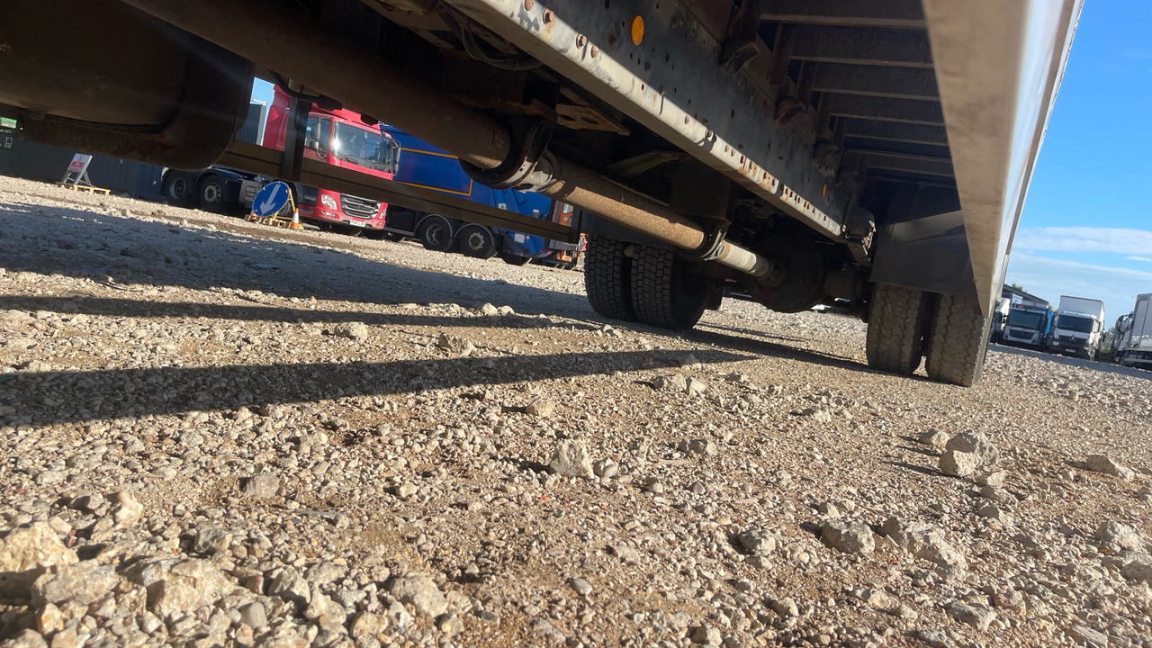Kamion sa tovarnim sandukom IVECO EUROCARGO  180E: slika 13
