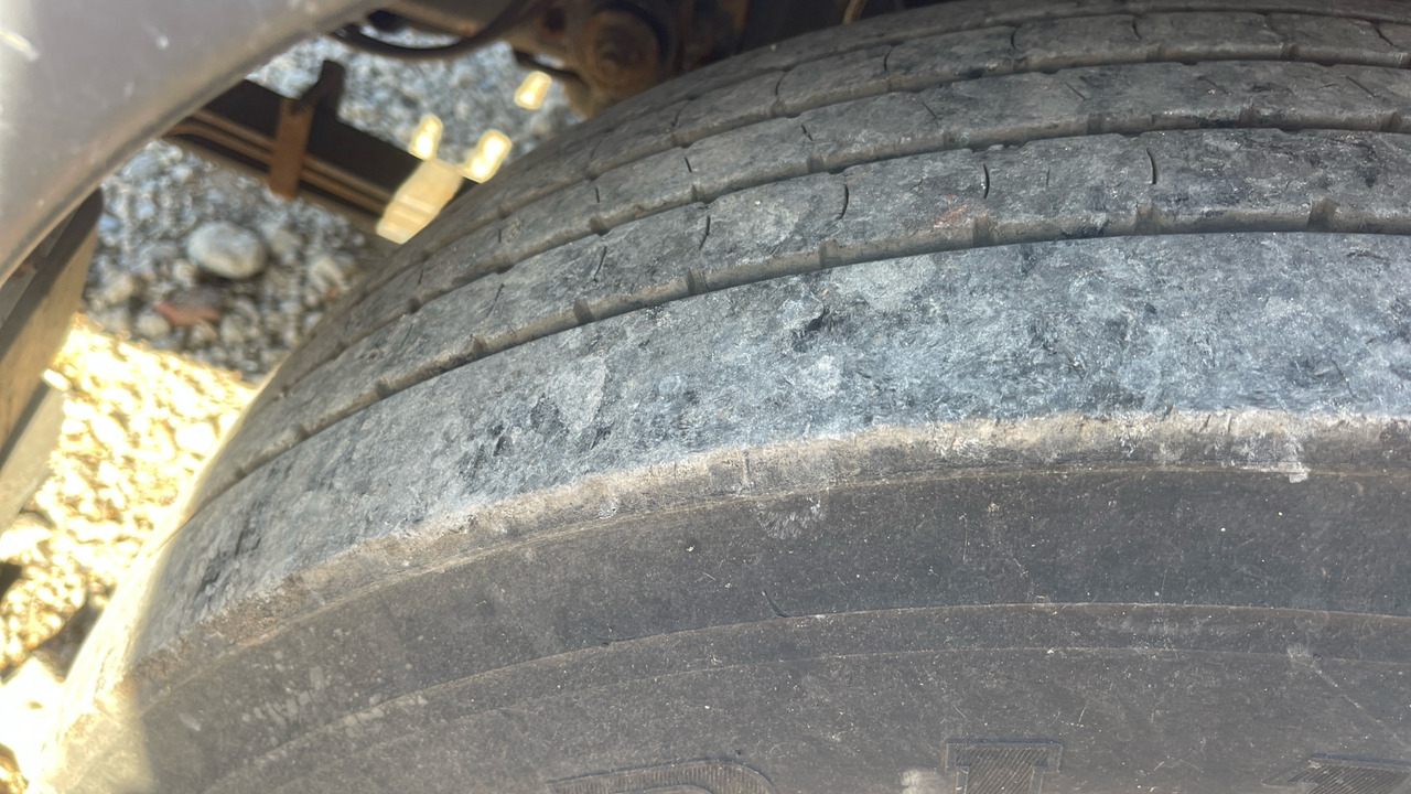 Kamion sa tovarnim sandukom IVECO EUROCARGO  180E: slika 14