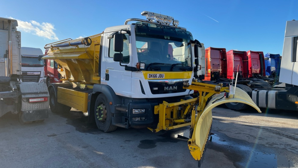 MAN TGM 18.250 - Vozilo za čišćenje snega: slika 2 MAN TGM 18.250 - Vozilo za čišćenje snega: slika 2