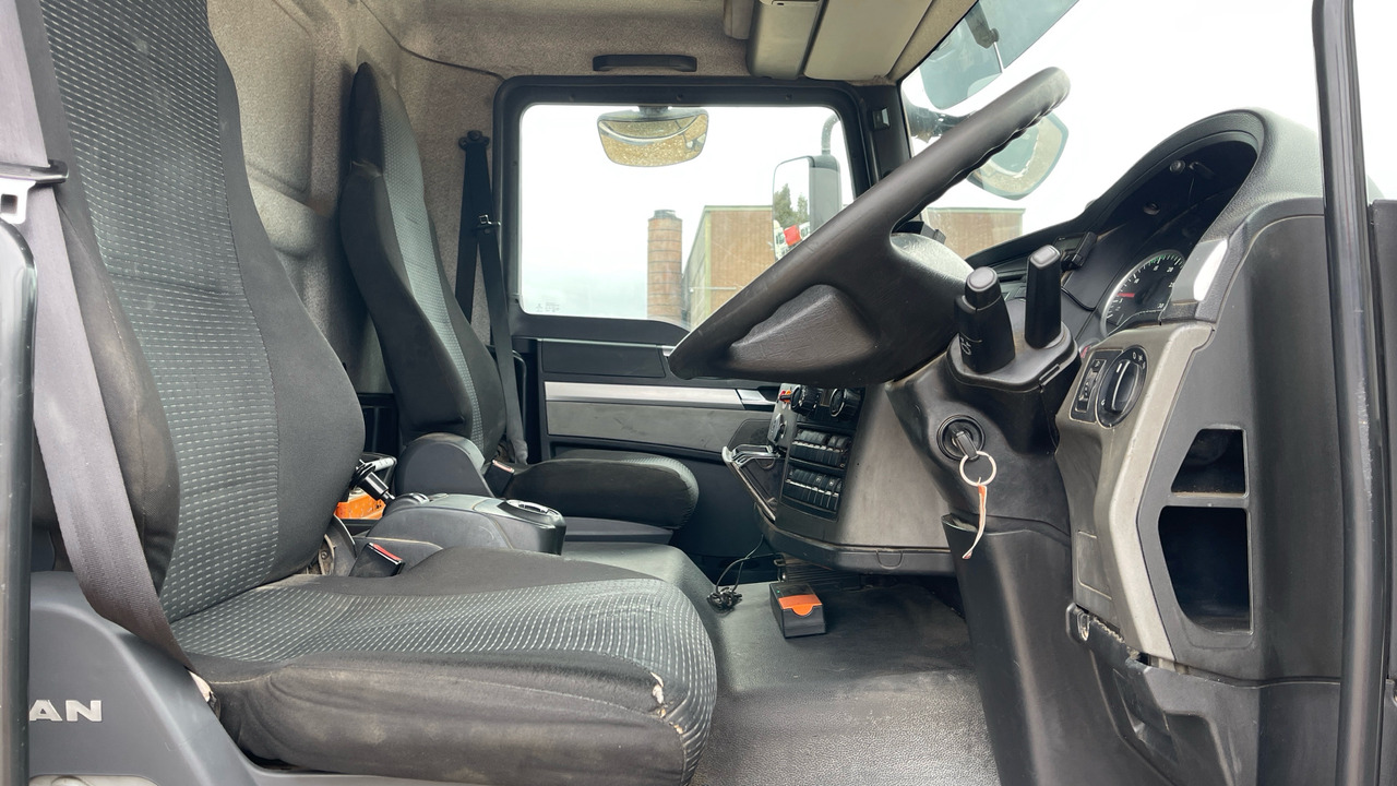 MAN TGM 26.340 - Kamion sa tovarnim sandukom, Kamion sa dizalicom: slika 5 MAN TGM 26.340 - Kamion sa tovarnim sandukom, Kamion sa dizalicom: slika 5