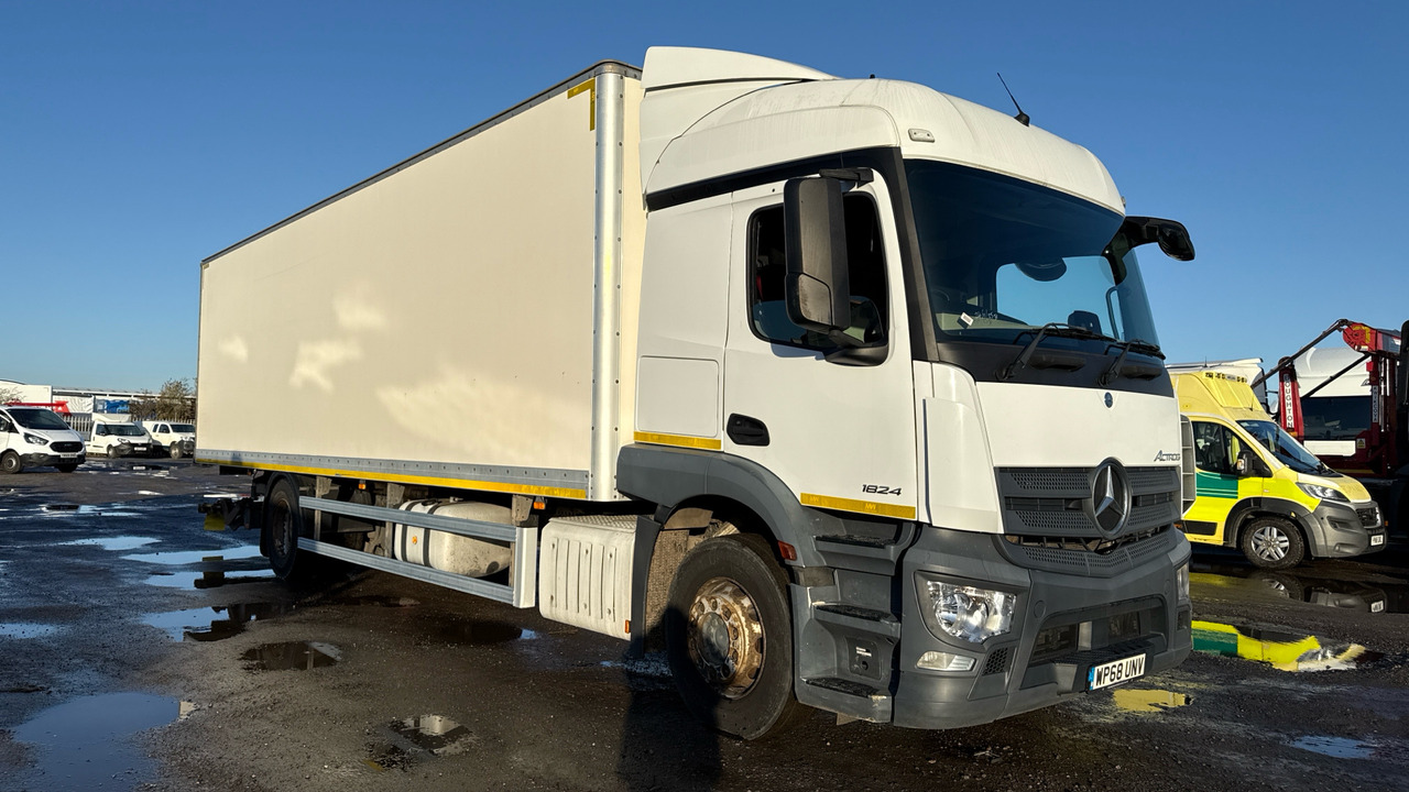 MERCEDES-BENZ ACTROS 1824 - Kamion sa zatvorenim sandukom: slika 1 MERCEDES-BENZ ACTROS 1824 - Kamion sa zatvorenim sandukom: slika 1