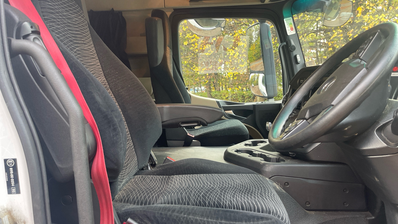 MERCEDES-BENZ ACTROS 1824 - Kamion sa zatvorenim sandukom: slika 5 MERCEDES-BENZ ACTROS 1824 - Kamion sa zatvorenim sandukom: slika 5