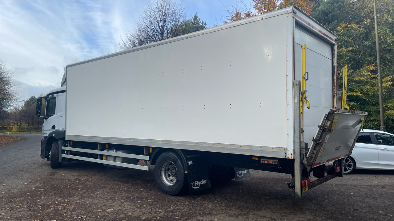 MERCEDES-BENZ ACTROS 1824 - Kamion sa zatvorenim sandukom: slika 3 MERCEDES-BENZ ACTROS 1824 - Kamion sa zatvorenim sandukom: slika 3