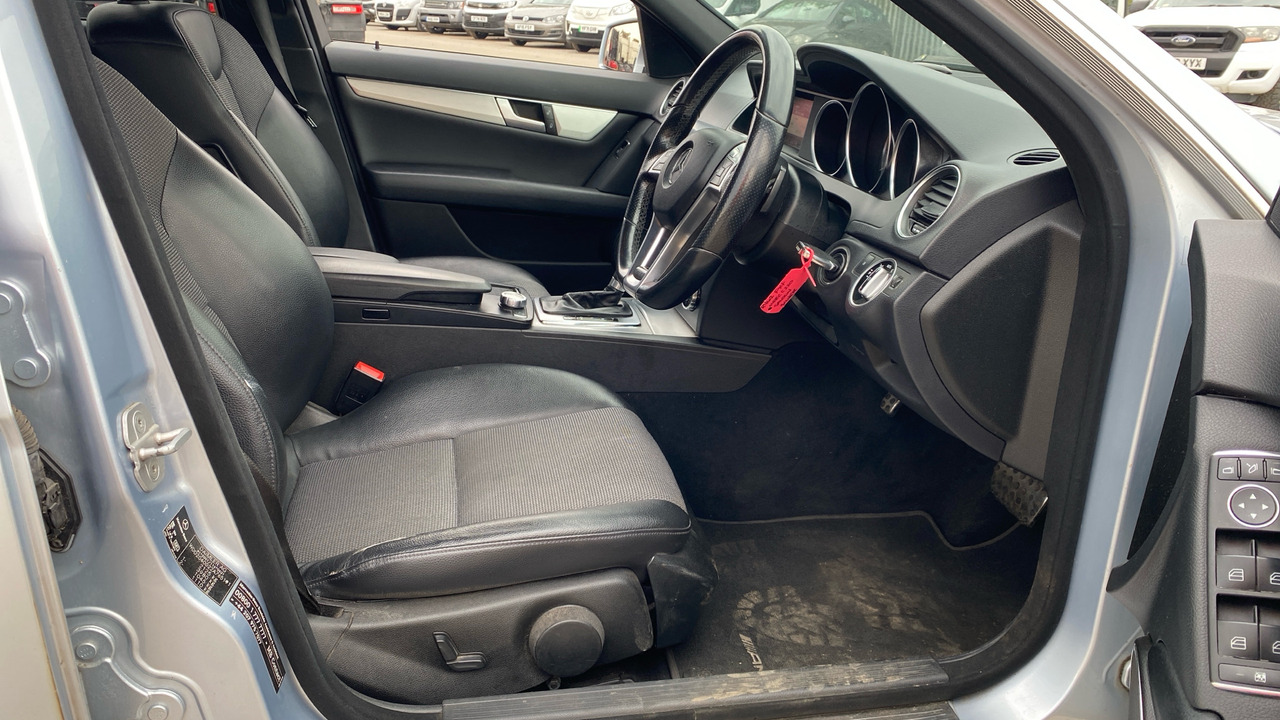 MERCEDES-BENZ C CLASS C220 CDI BLUEEFFICIENCY AMG - Limuzina: slika 5 MERCEDES-BENZ C CLASS C220 CDI BLUEEFFICIENCY AMG - Limuzina: slika 5