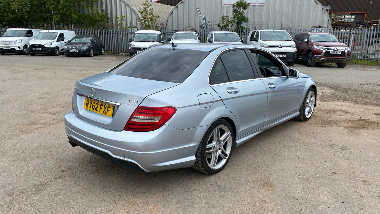 MERCEDES-BENZ C CLASS C220 CDI BLUEEFFICIENCY AMG - Limuzina: slika 4 MERCEDES-BENZ C CLASS C220 CDI BLUEEFFICIENCY AMG - Limuzina: slika 4
