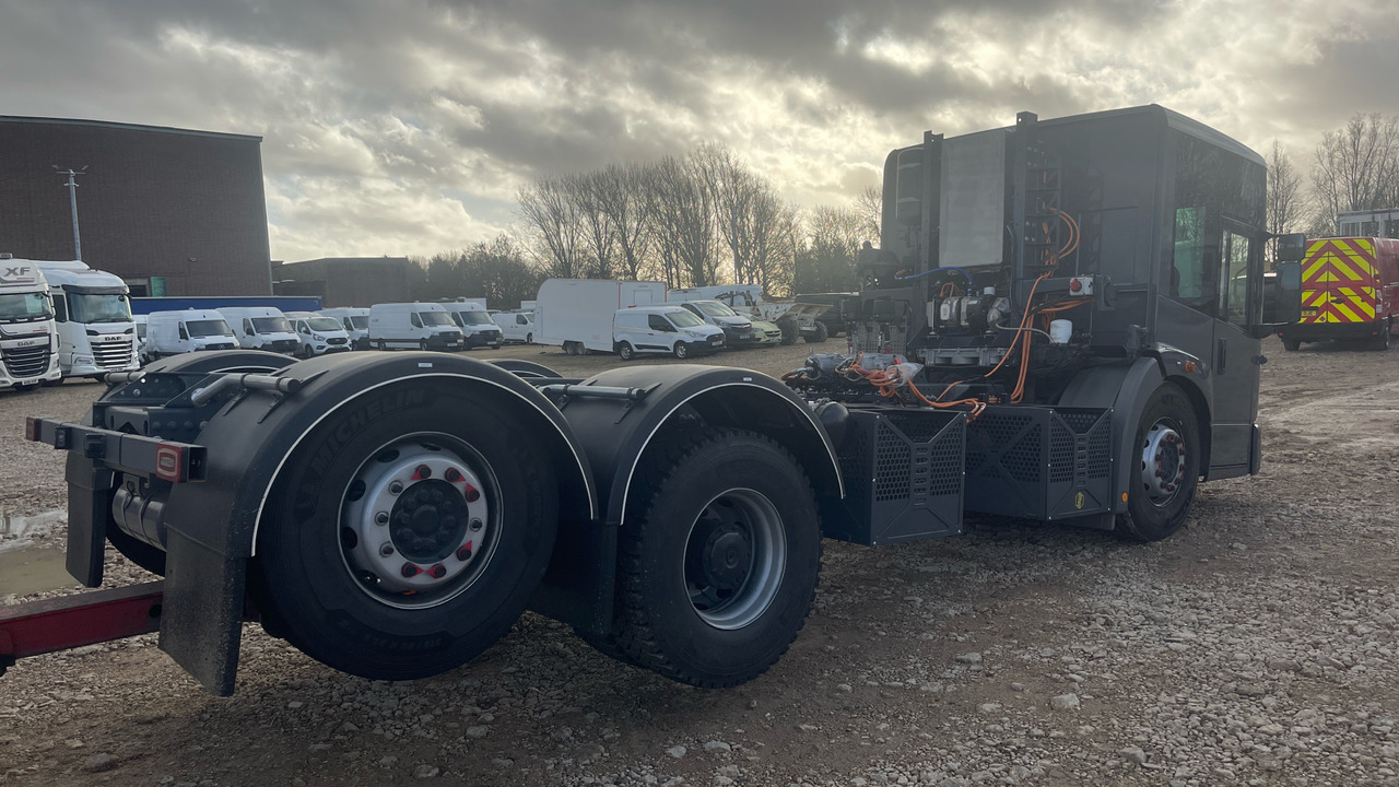 Mercedes-Benz Econic - Kamion sa golom šasijom i zatvorenom kabinom: slika 5 Mercedes-Benz Econic - Kamion sa golom šasijom i zatvorenom kabinom: slika 5