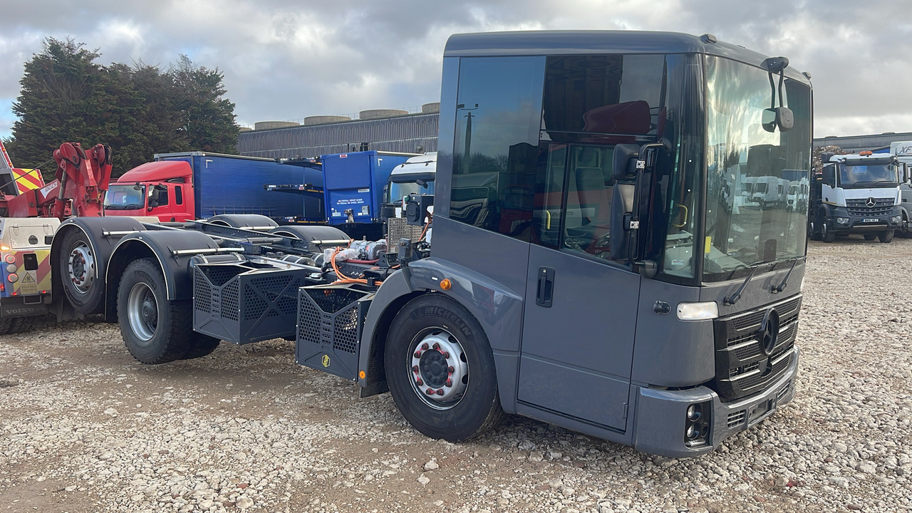 Mercedes-Benz Econic - Kamion sa golom šasijom i zatvorenom kabinom: slika 1 Mercedes-Benz Econic - Kamion sa golom šasijom i zatvorenom kabinom: slika 1