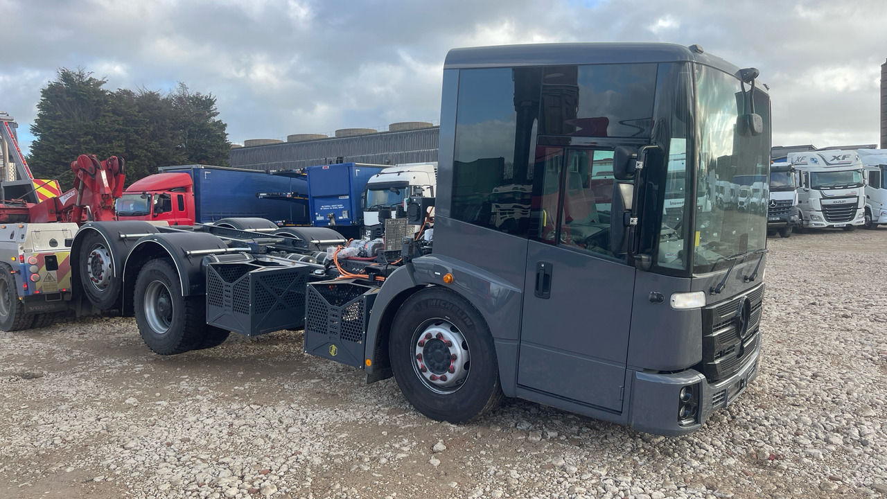 Mercedes-Benz Econic - Kamion sa golom šasijom i zatvorenom kabinom: slika 2 Mercedes-Benz Econic - Kamion sa golom šasijom i zatvorenom kabinom: slika 2