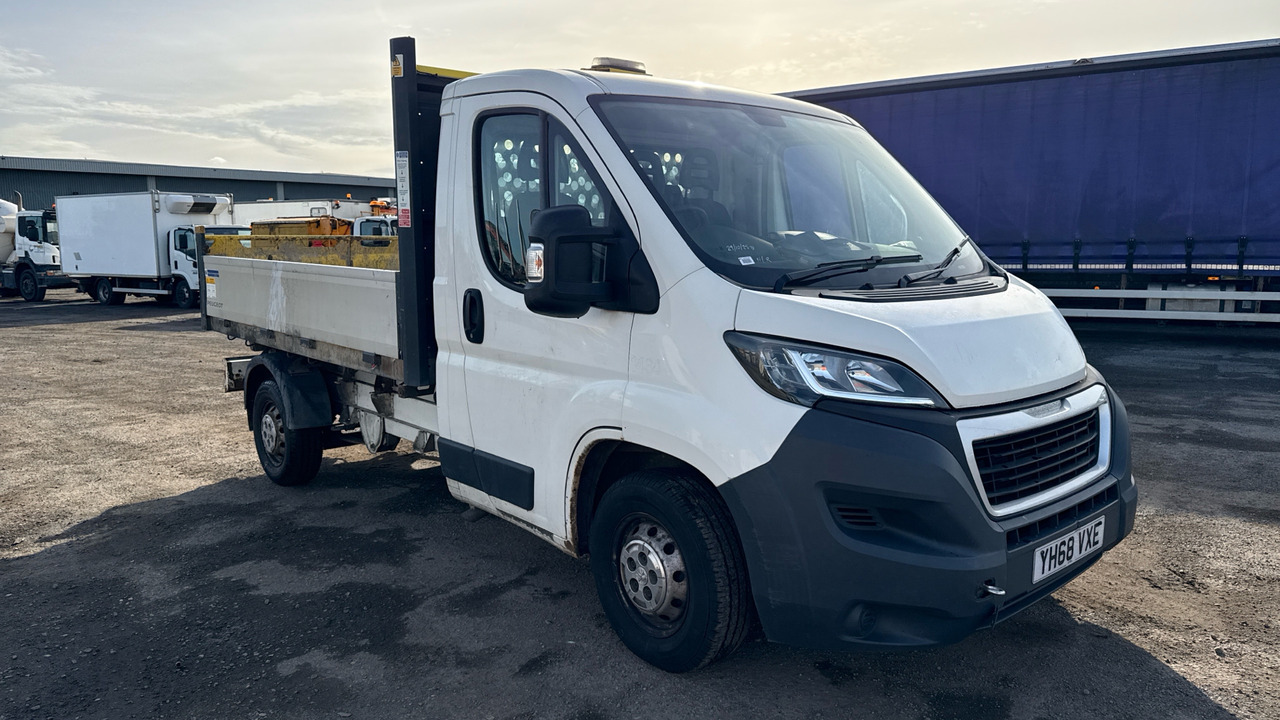 PEUGEOT BOXER 355 2.0 BlueHDi 130ps - Dostavno vozilo istovarivač: slika 2 PEUGEOT BOXER 355 2.0 BlueHDi 130ps - Dostavno vozilo istovarivač: slika 2