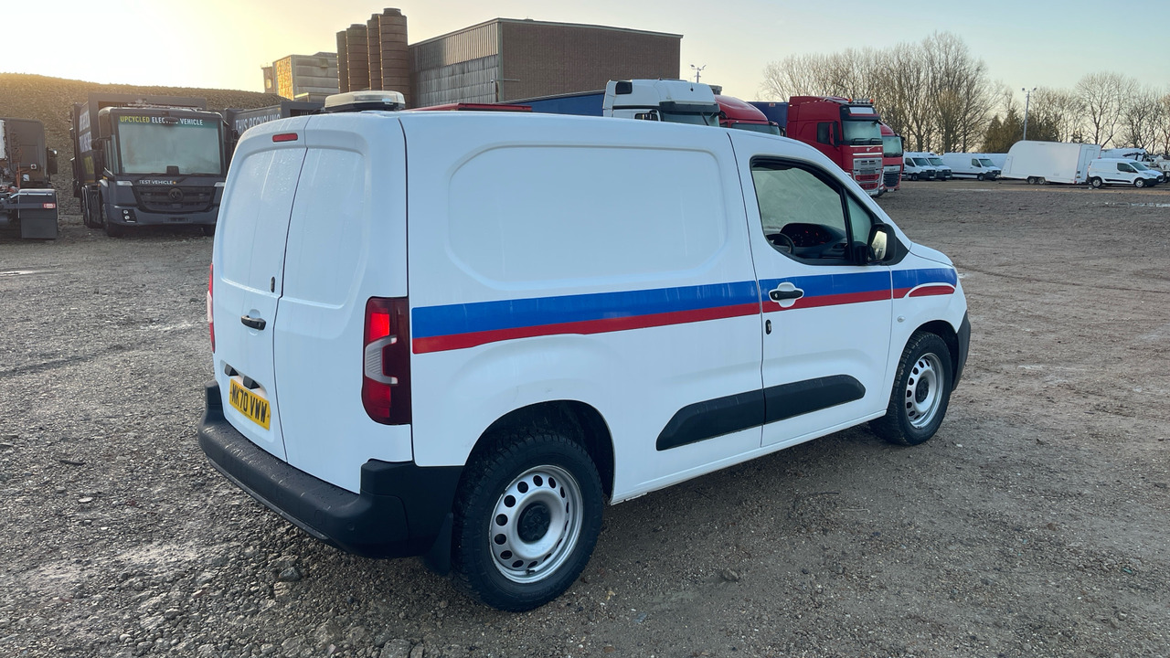 PEUGEOT PARTNER 1000 1.5 BlueHDi 100PS - Mali kombi: slika 4 PEUGEOT PARTNER 1000 1.5 BlueHDi 100PS - Mali kombi: slika 4