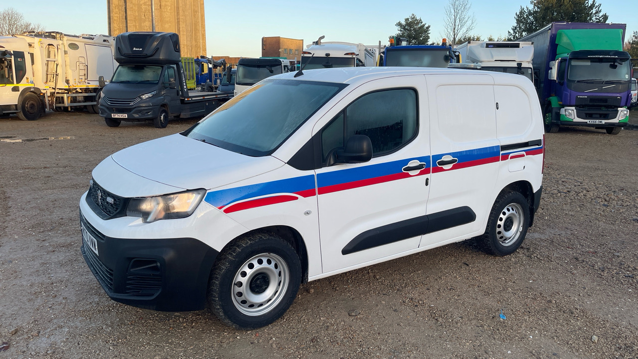 PEUGEOT PARTNER 1000 1.5 BlueHDi 100PS - Mali kombi: slika 2 PEUGEOT PARTNER 1000 1.5 BlueHDi 100PS - Mali kombi: slika 2