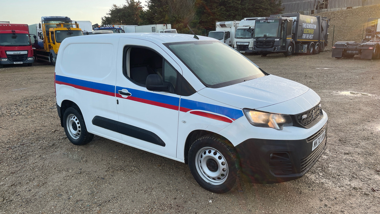 PEUGEOT PARTNER 1000 1.5 BlueHDi 100PS - Mali kombi: slika 1 PEUGEOT PARTNER 1000 1.5 BlueHDi 100PS - Mali kombi: slika 1