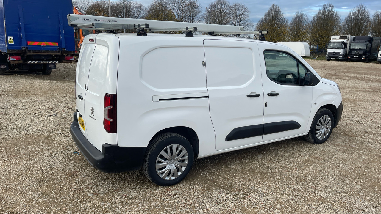 PEUGEOT PARTNER 850 1.5 BLUE HDI 100PS - Mali kombi: slika 4 PEUGEOT PARTNER 850 1.5 BLUE HDI 100PS - Mali kombi: slika 4