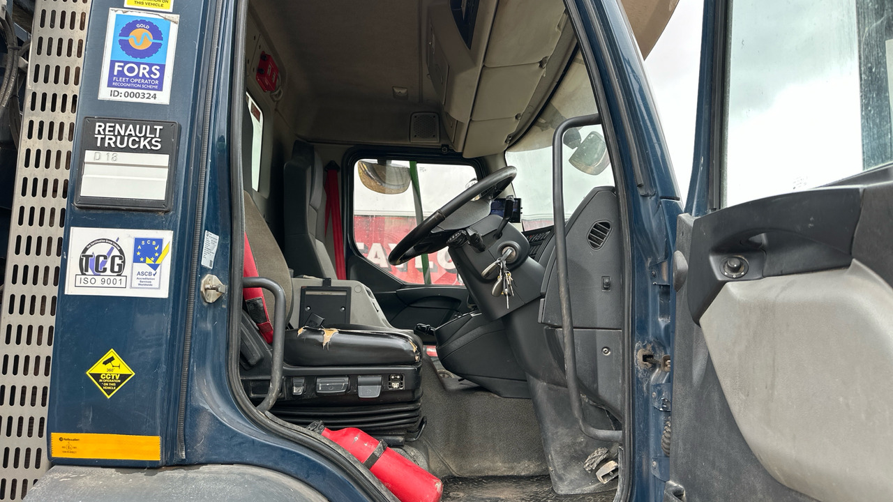 RENAULT D 18 - Kamion za utovaranje kontejnera: slika 5 RENAULT D 18 - Kamion za utovaranje kontejnera: slika 5