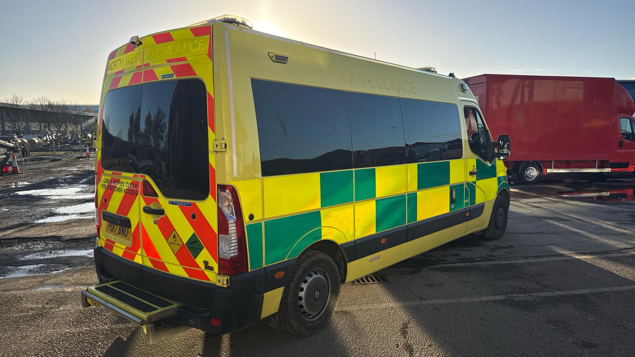 RENAULT MASTER 150.39 - Vozilo hitne pomoći: slika 4 RENAULT MASTER 150.39 - Vozilo hitne pomoći: slika 4