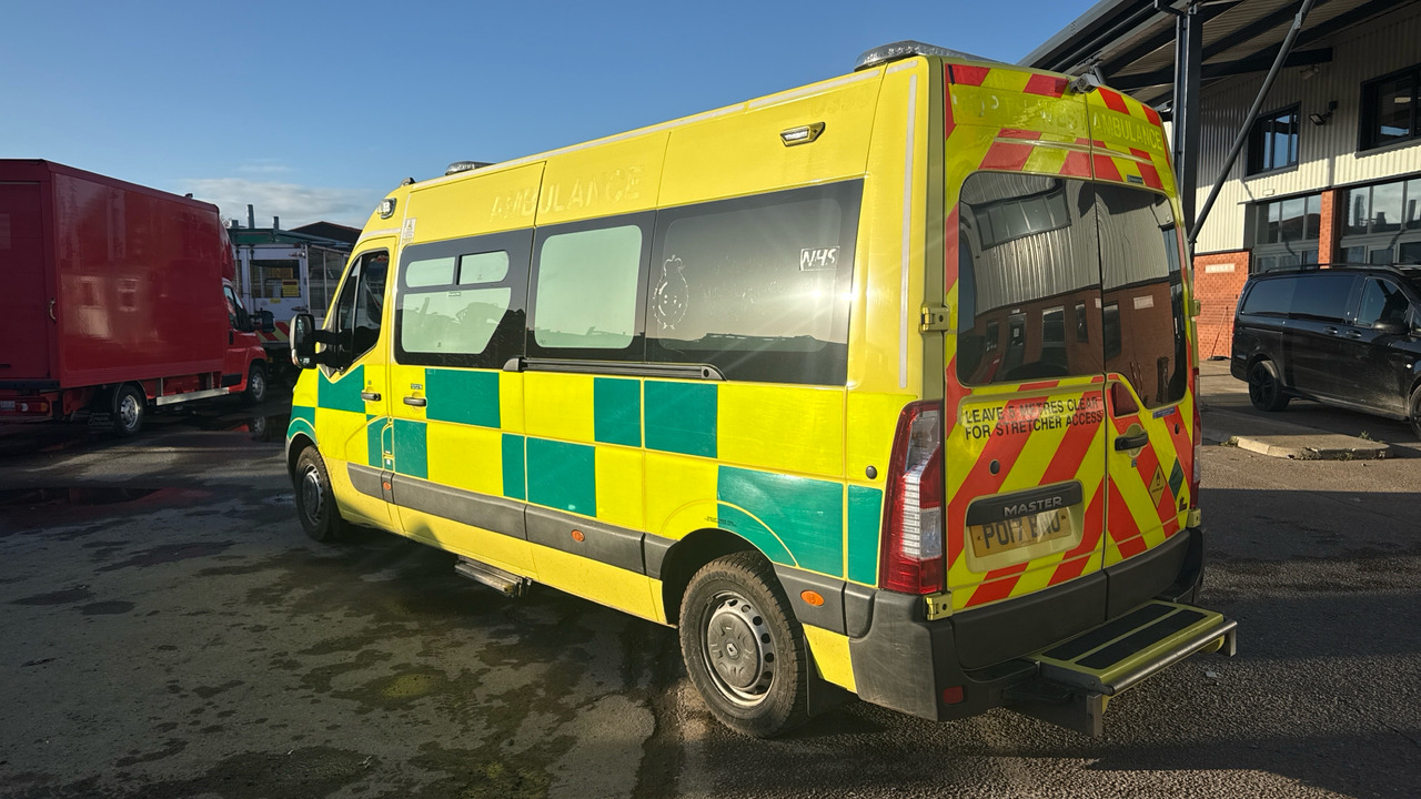 RENAULT MASTER 150.39 - Vozilo hitne pomoći: slika 3 RENAULT MASTER 150.39 - Vozilo hitne pomoći: slika 3