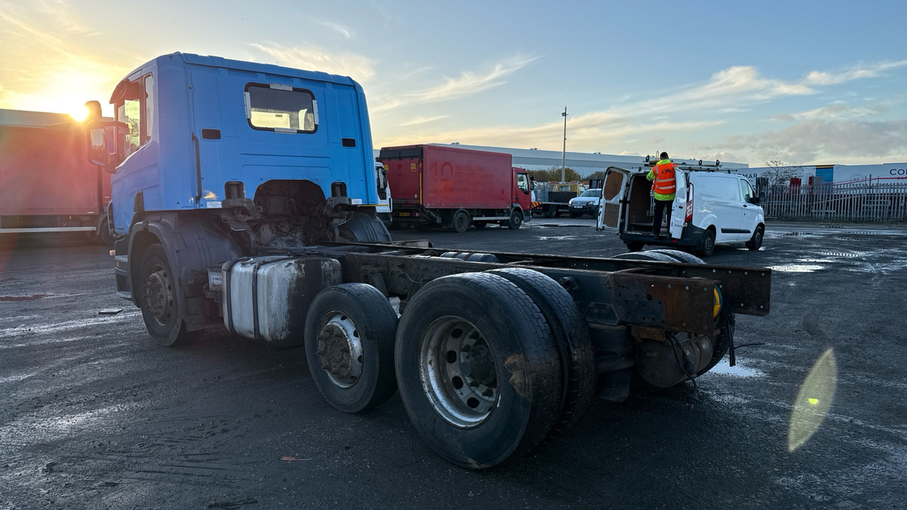 SCANIA P 380 - Kamion sa golom šasijom i zatvorenom kabinom: slika 3 SCANIA P 380 - Kamion sa golom šasijom i zatvorenom kabinom: slika 3
