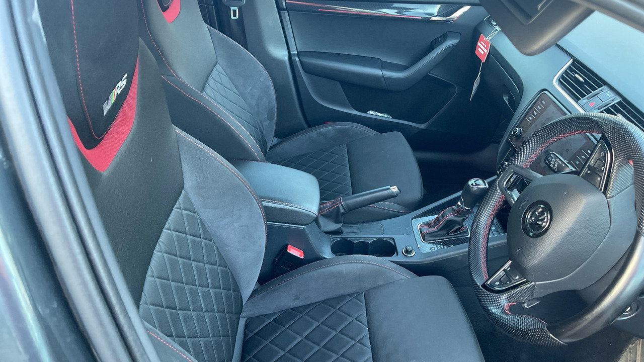 SKODA OCTAVIA 245 2.0 TSI - Karavan: slika 5 SKODA OCTAVIA 245 2.0 TSI - Karavan: slika 5