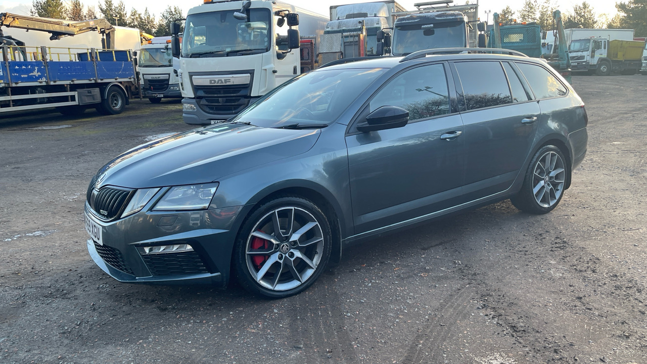 SKODA OCTAVIA 245 2.0 TSI - Karavan: slika 2 SKODA OCTAVIA 245 2.0 TSI - Karavan: slika 2