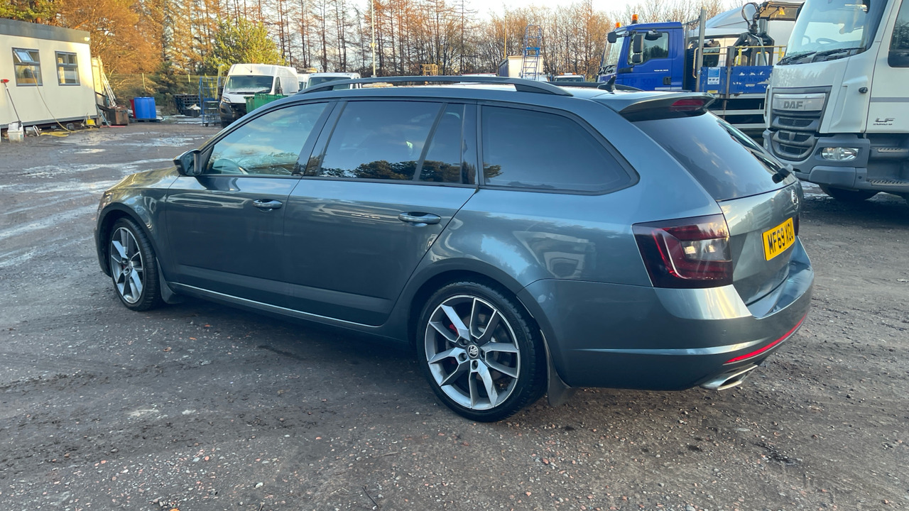 SKODA OCTAVIA 245 2.0 TSI - Karavan: slika 3 SKODA OCTAVIA 245 2.0 TSI - Karavan: slika 3