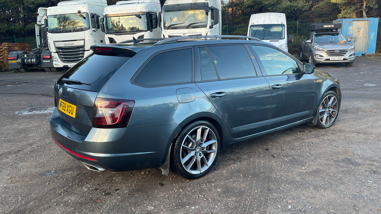 SKODA OCTAVIA 245 2.0 TSI - Karavan: slika 4 SKODA OCTAVIA 245 2.0 TSI - Karavan: slika 4