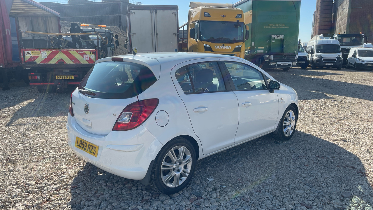 VAUXHALL CORSA 1.4I - Hečbek: slika 4 VAUXHALL CORSA 1.4I - Hečbek: slika 4